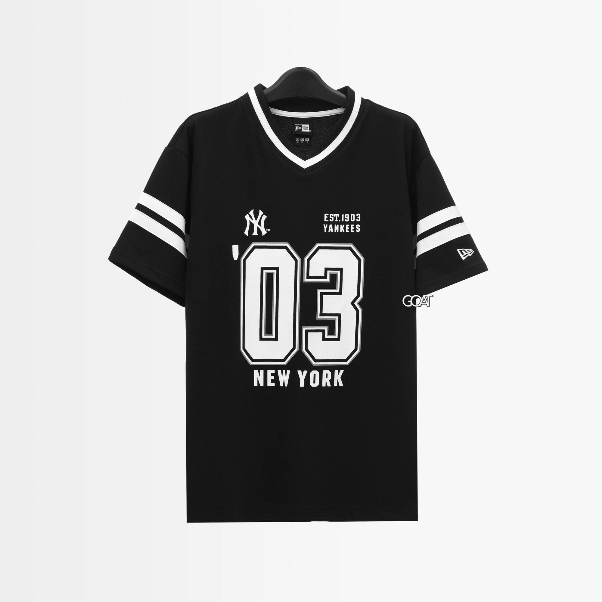 NEW ERA VARSITY SOCCER VNECK SHIRT - BLACK