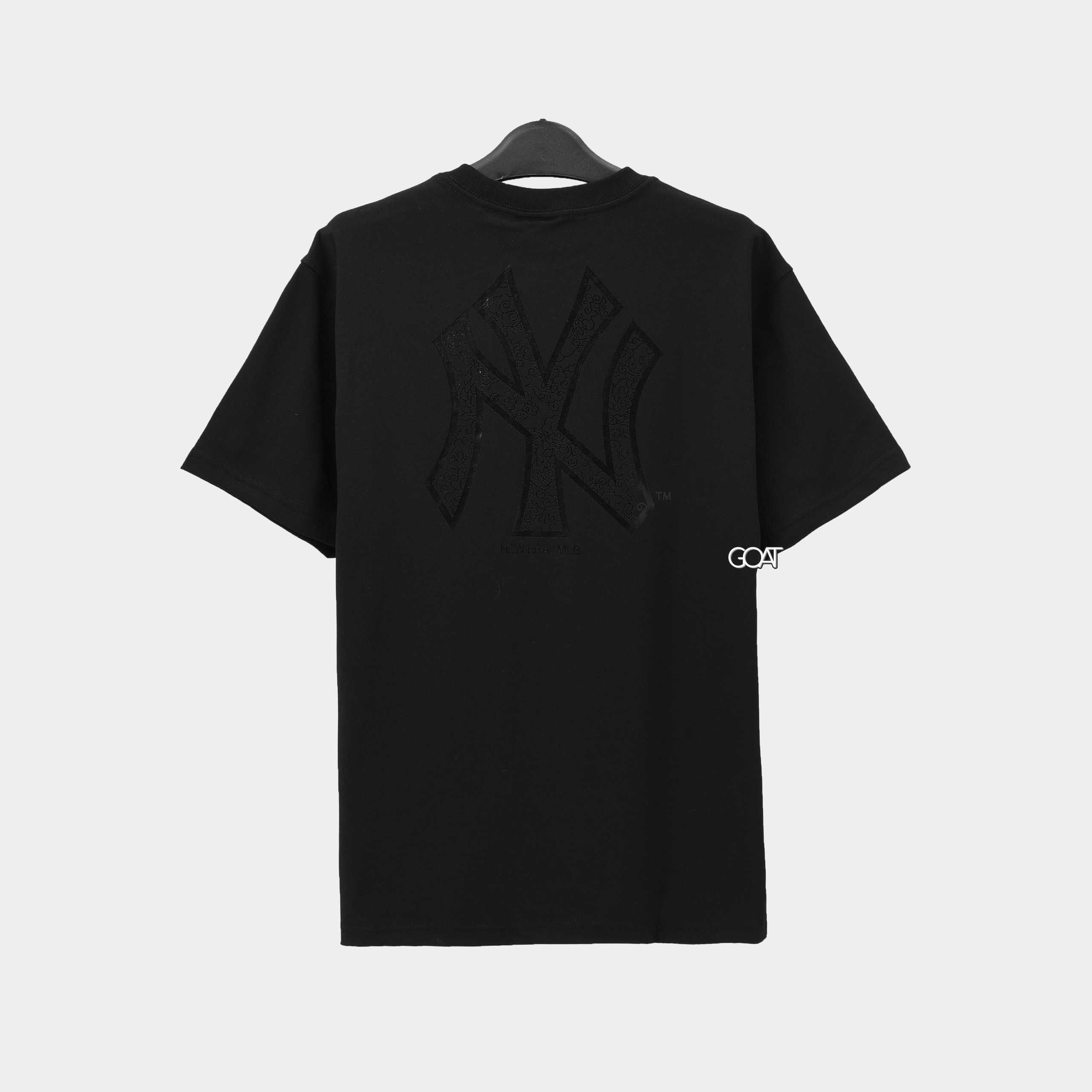 NEW ERA STAMPING POCKET TSHIRT - BLACK