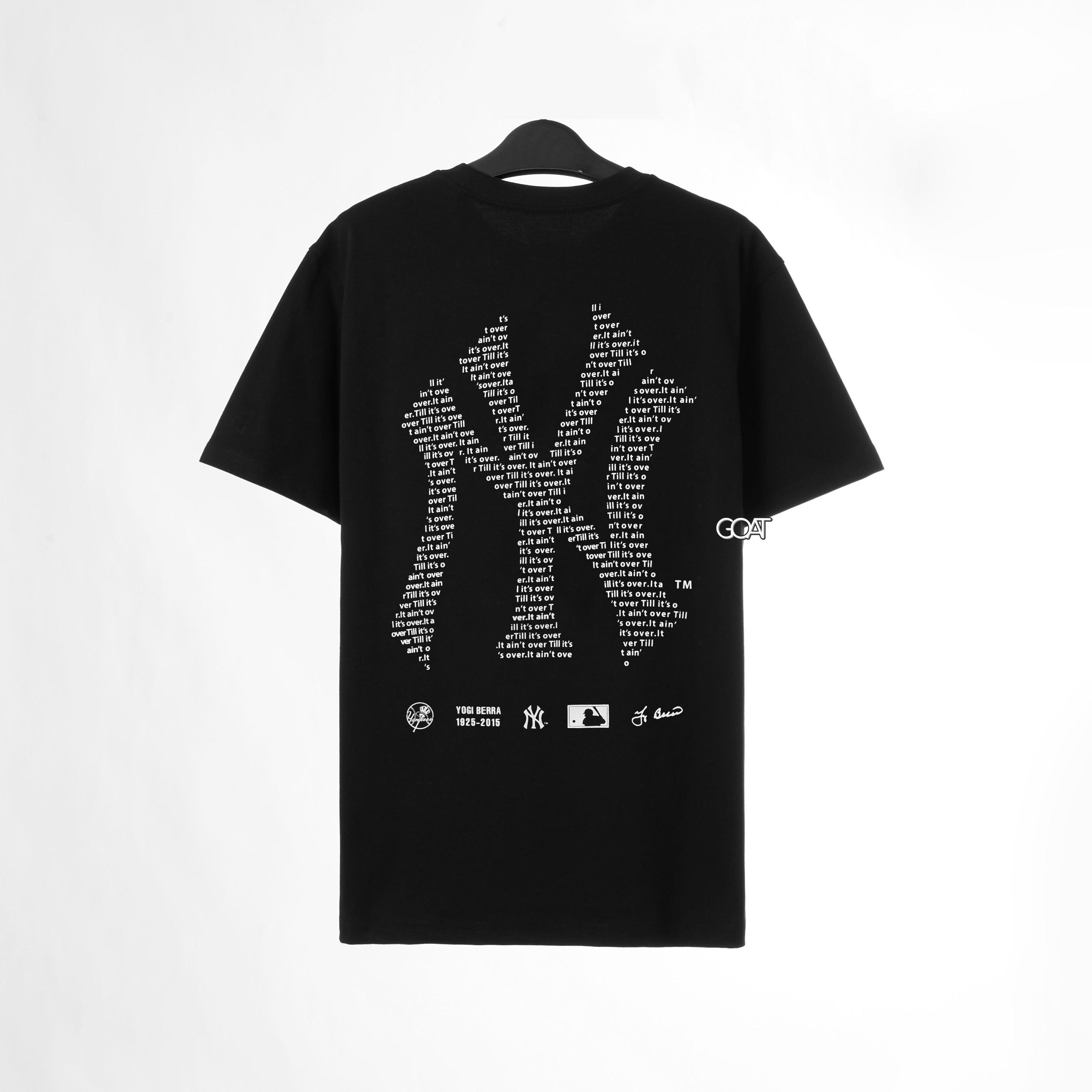 NEW ERA YOGI BERRA TSHIRT - BLACK