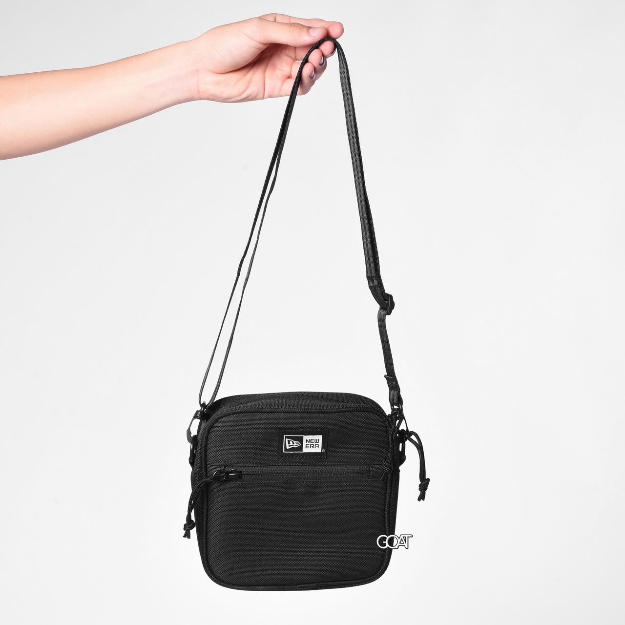 NEW ERA SQUARE SHOULDER POUCH BAG - BLACK