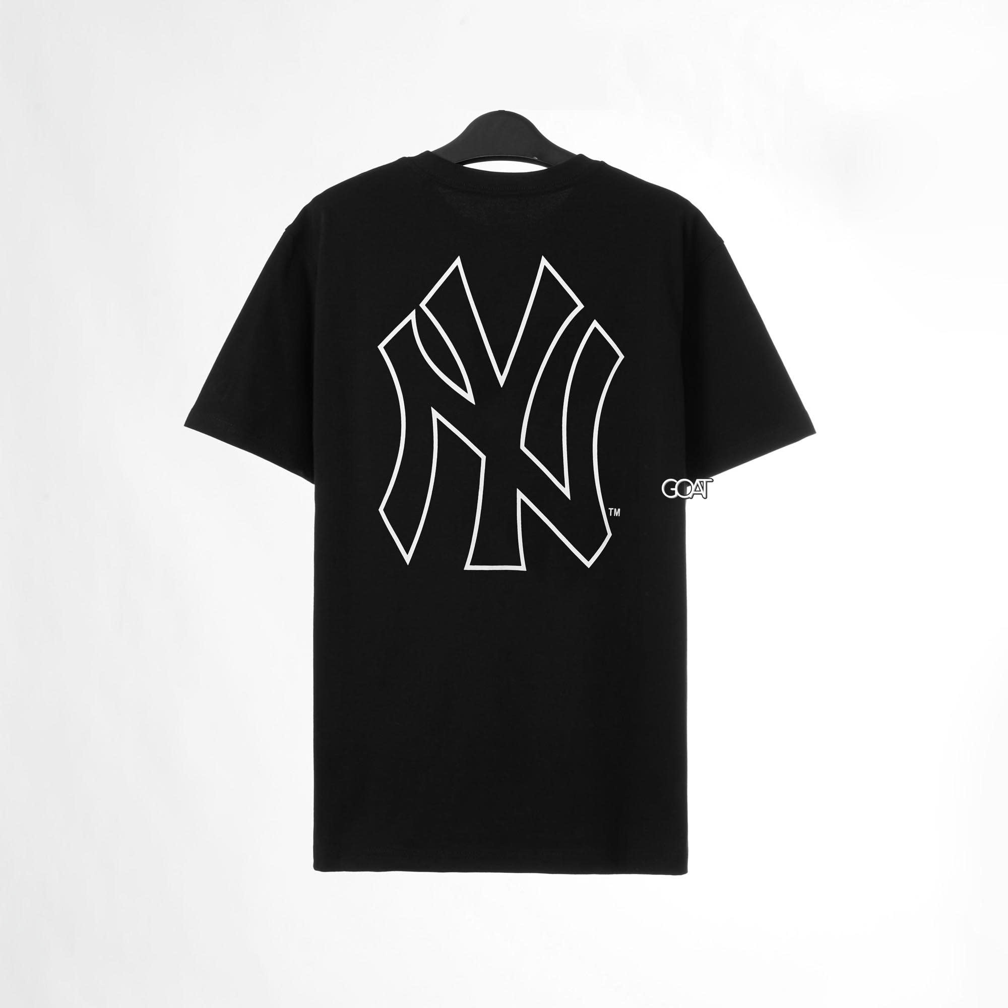 NEW ERA STRIKE OUT WOELD FAMOUS T-SHIRT - BLACK