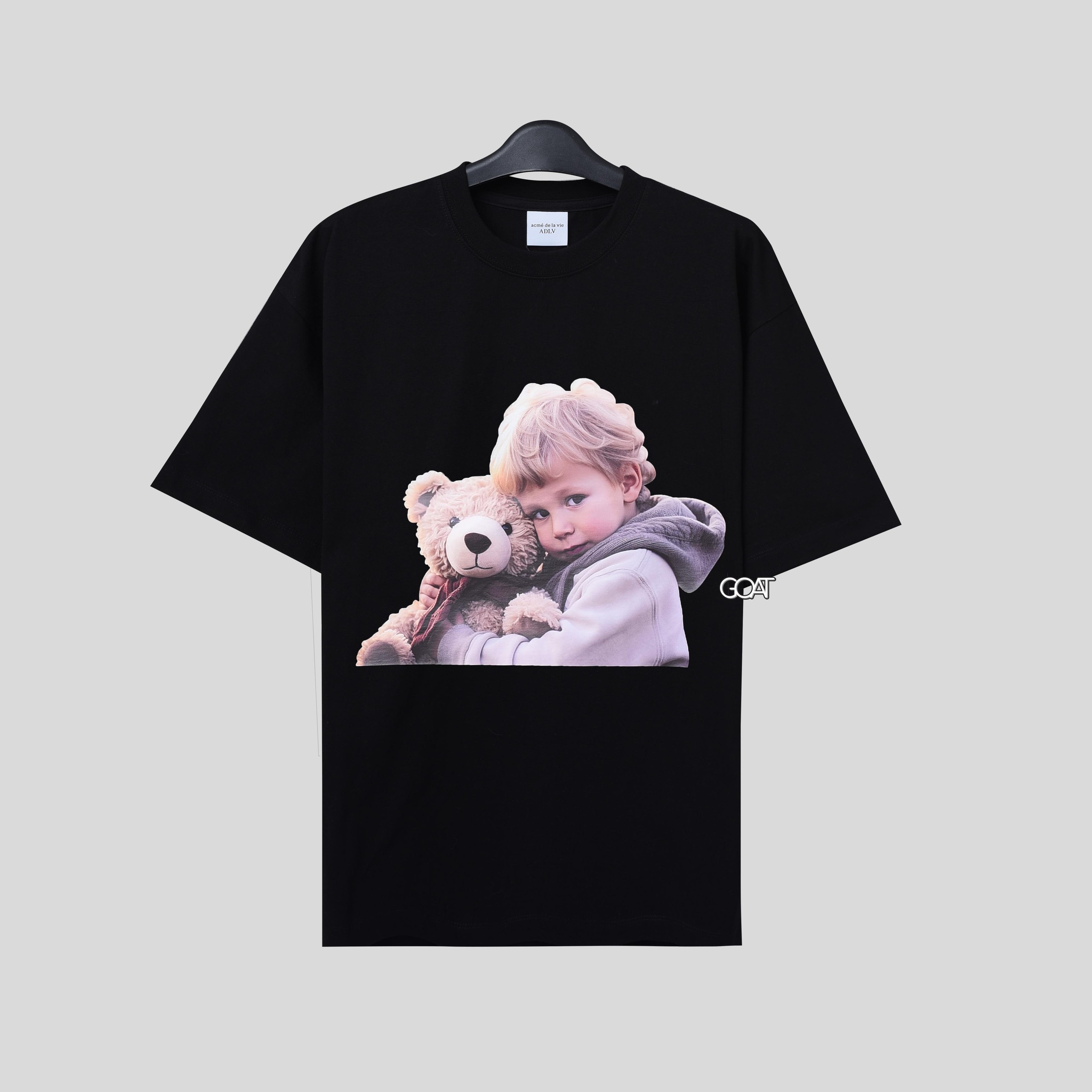 ADLV BEAR DOLL HUG T-SHIRT - BLACK