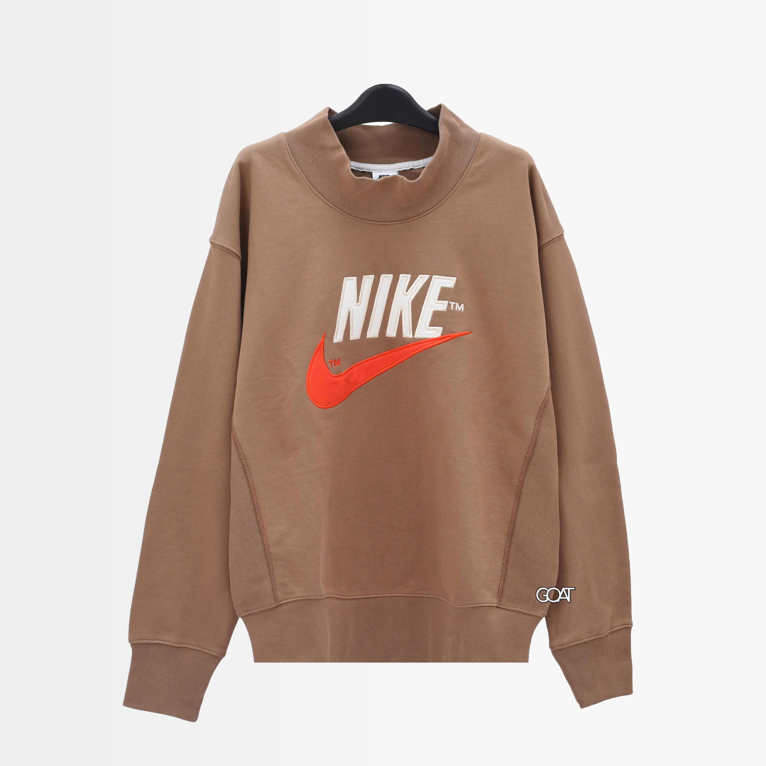 NIKE TREND FLEECE MOCK NECK RETRO LOGO SWEATER - BEIGE